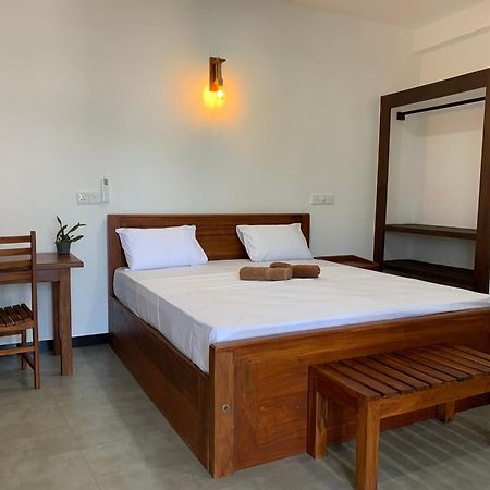 Ceylon Surf Guest And Restaurant Bed and Breakfast Weligama Buitenkant foto