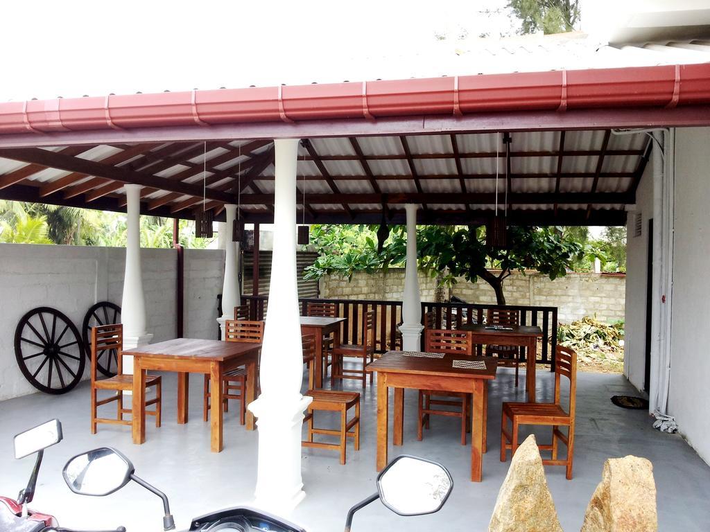 Ceylon Surf Guest And Restaurant Bed and Breakfast Weligama Buitenkant foto