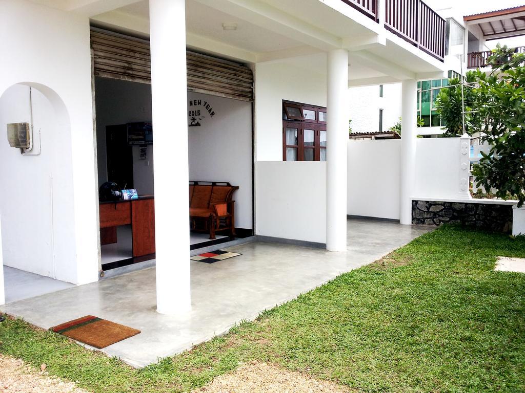 Ceylon Surf Guest And Restaurant Bed and Breakfast Weligama Buitenkant foto