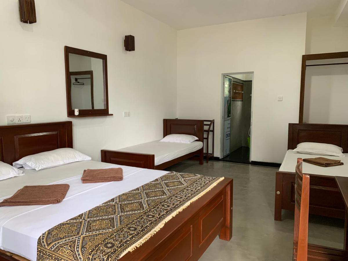 Ceylon Surf Guest And Restaurant Bed and Breakfast Weligama Buitenkant foto