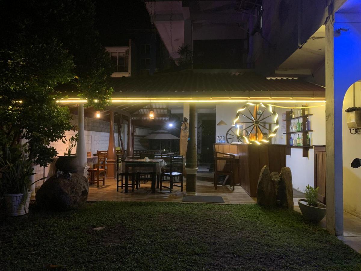 Ceylon Surf Guest And Restaurant Bed and Breakfast Weligama Buitenkant foto