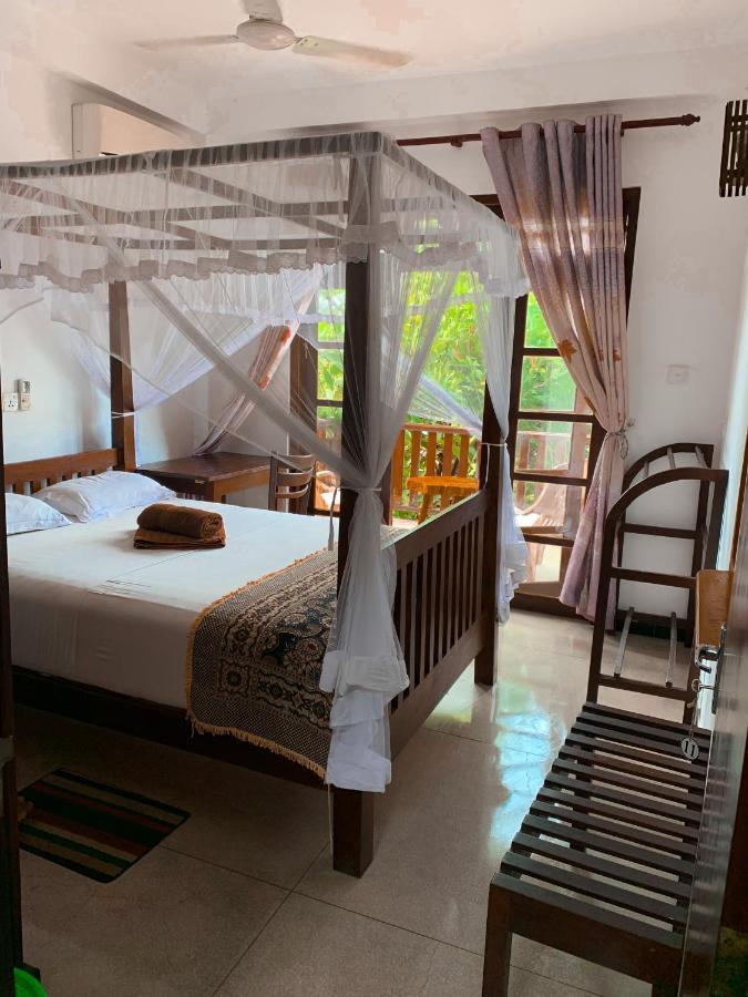 Ceylon Surf Guest And Restaurant Bed and Breakfast Weligama Buitenkant foto