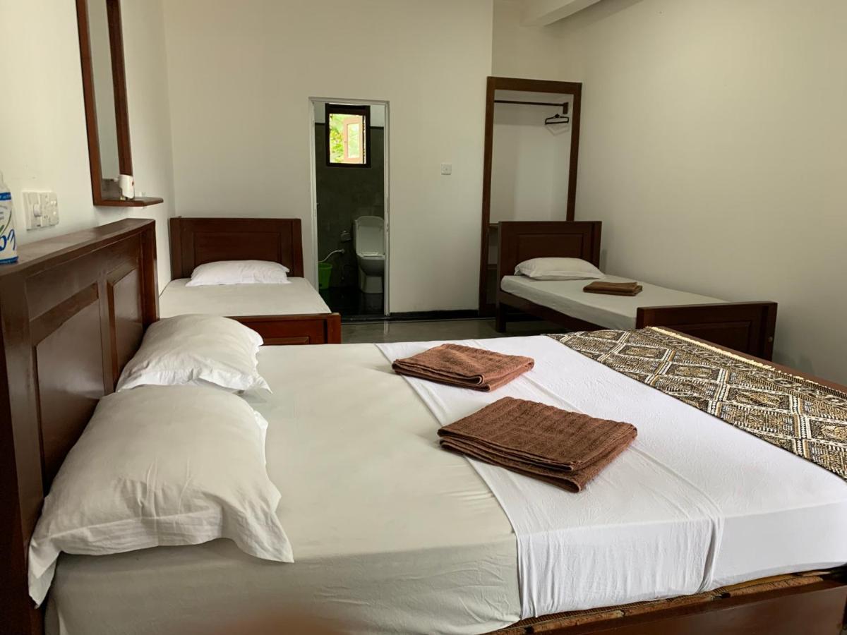 Ceylon Surf Guest And Restaurant Bed and Breakfast Weligama Buitenkant foto