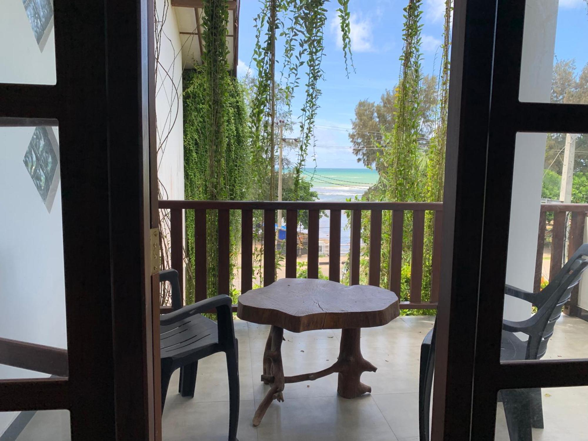 Ceylon Surf Guest And Restaurant Bed and Breakfast Weligama Buitenkant foto