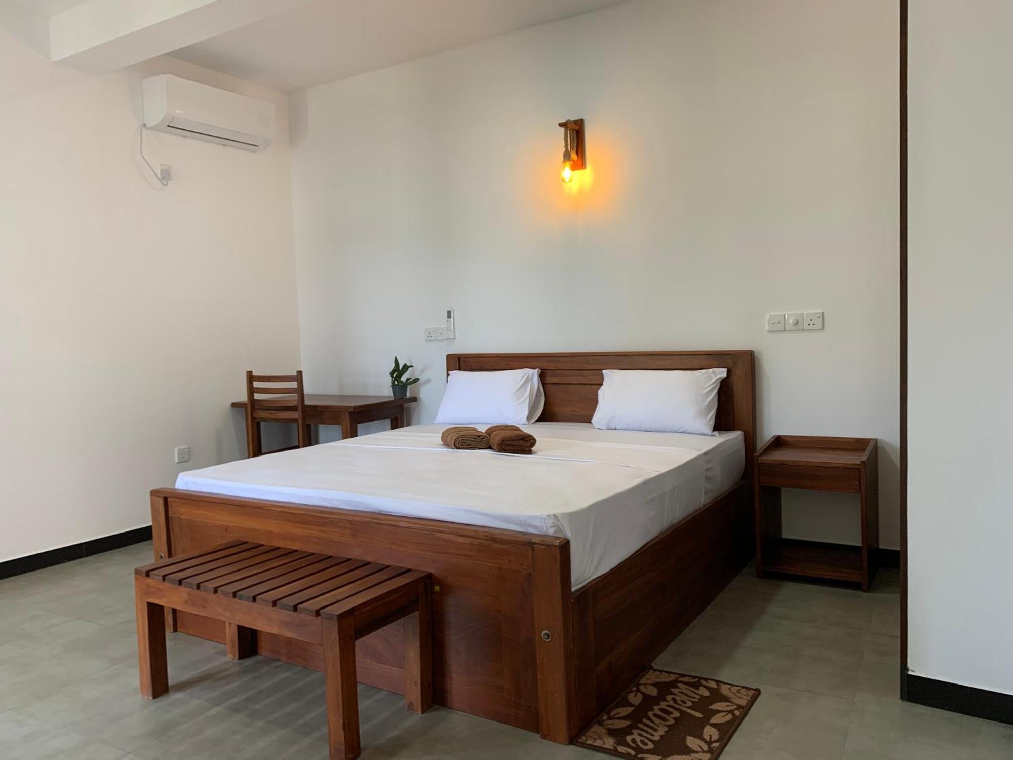 Ceylon Surf Guest And Restaurant Bed and Breakfast Weligama Buitenkant foto