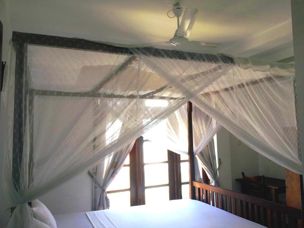 Ceylon Surf Guest And Restaurant Bed and Breakfast Weligama Kamer foto