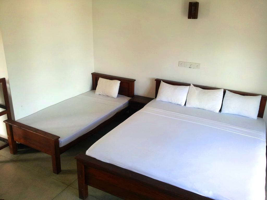 Ceylon Surf Guest And Restaurant Bed and Breakfast Weligama Kamer foto
