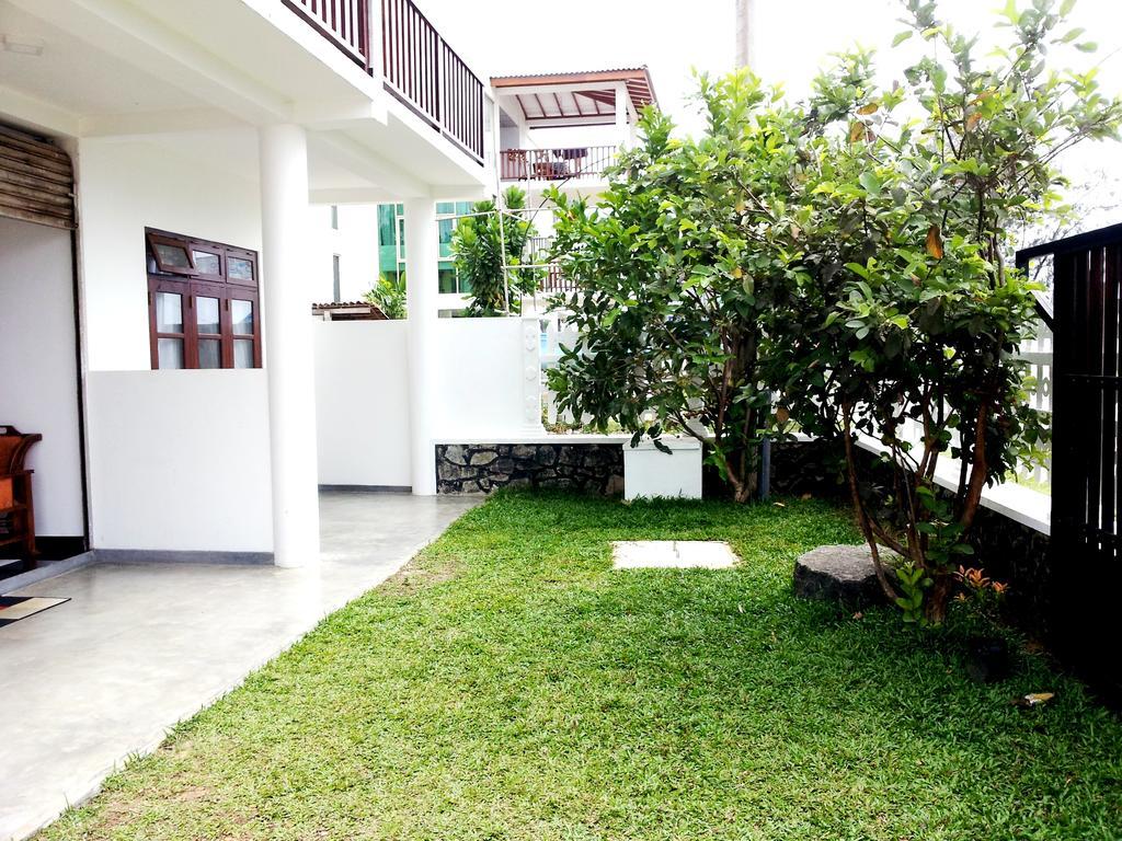 Ceylon Surf Guest And Restaurant Bed and Breakfast Weligama Buitenkant foto