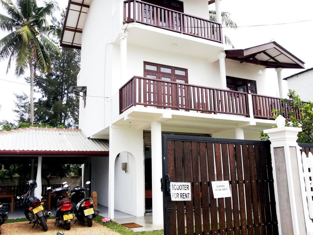 Ceylon Surf Guest And Restaurant Bed and Breakfast Weligama Buitenkant foto