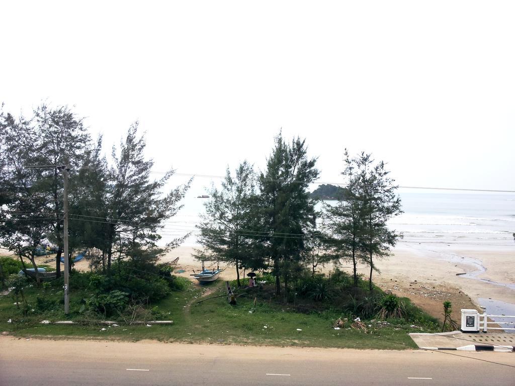 Ceylon Surf Guest And Restaurant Bed and Breakfast Weligama Buitenkant foto