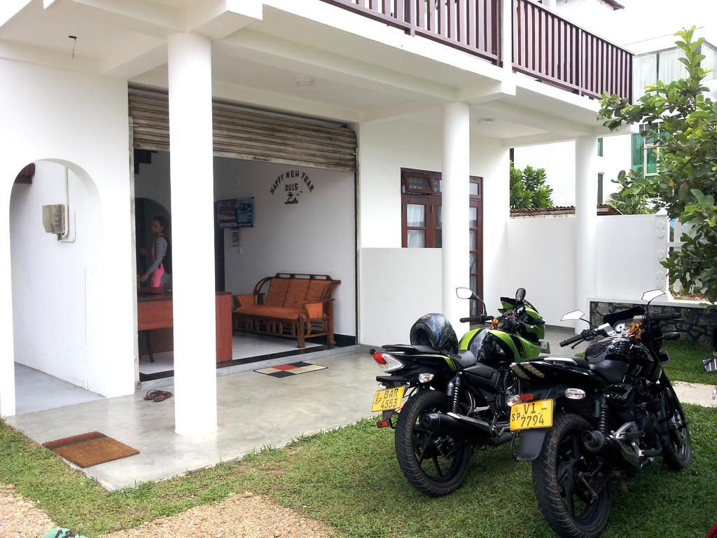 Ceylon Surf Guest And Restaurant Bed and Breakfast Weligama Buitenkant foto