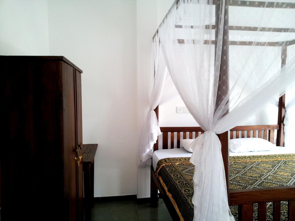 Ceylon Surf Guest And Restaurant Bed and Breakfast Weligama Kamer foto