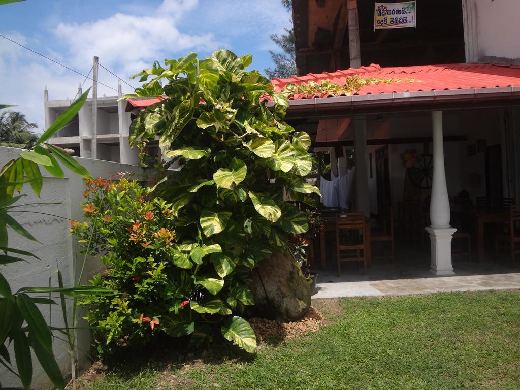 Ceylon Surf Guest And Restaurant Bed and Breakfast Weligama Buitenkant foto