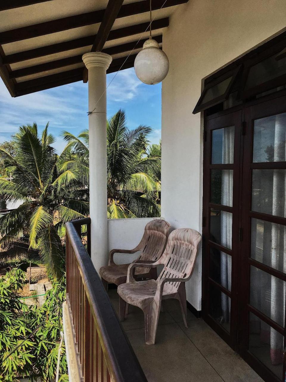 Ceylon Surf Guest And Restaurant Bed and Breakfast Weligama Buitenkant foto