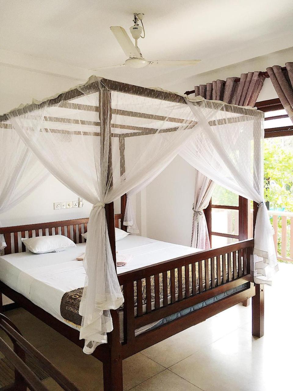 Ceylon Surf Guest And Restaurant Bed and Breakfast Weligama Buitenkant foto